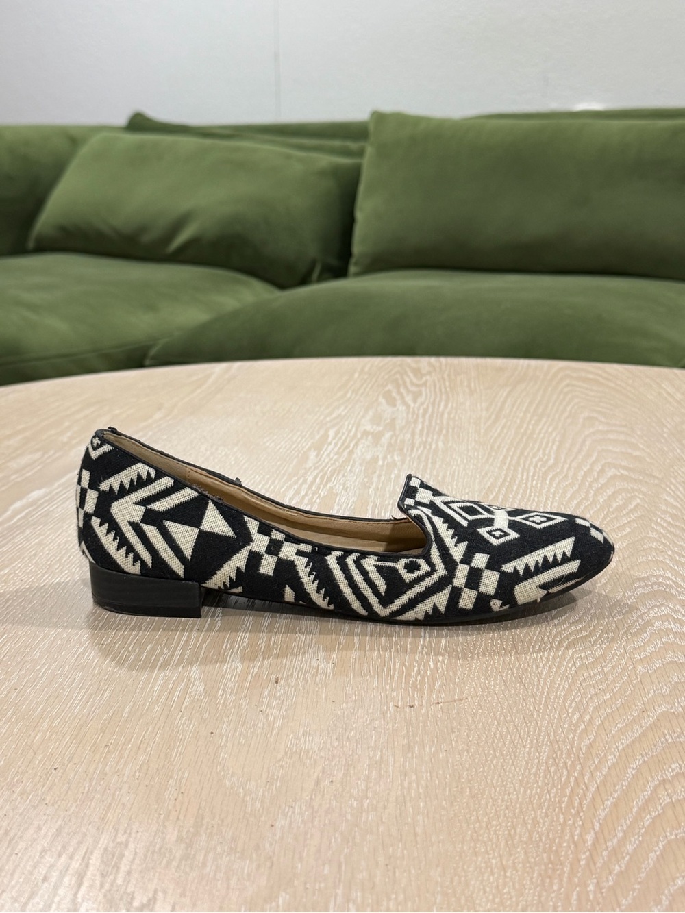 Black & White Patterned Slip-On Flats - Women's Loafers